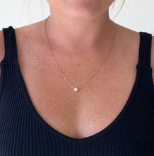 Load image into Gallery viewer, Dainty gold necklace with single pearl
